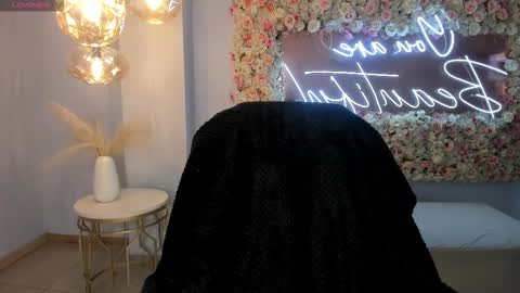 Mila online show from 15, 12, 2025