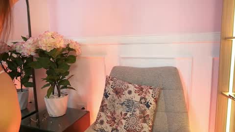 milacrave online show from 3, 4, 2026