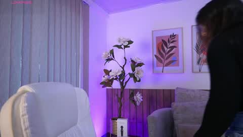 milacrave online show from 22, 4, 2026