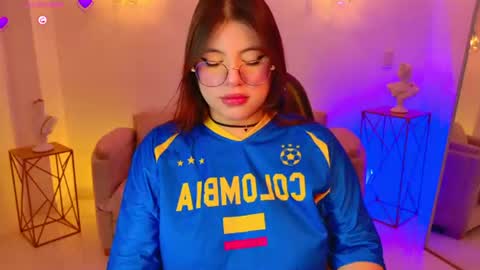Snapshot of milacravee chatting on 3, 7, 2026 MilaCravee online show from 3, 7, 2026