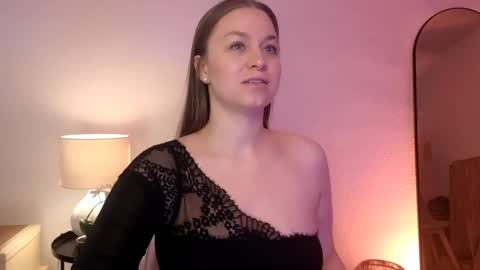 Mila Fleur online show from 3, 2, 2025