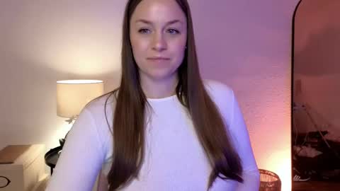 Mila Fleur online show from 10, 3, 2025