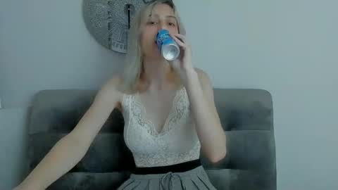 Snapshot of milaglow chatting on 8, 6, 2026 MilaGlow online show from 8, 6, 2026