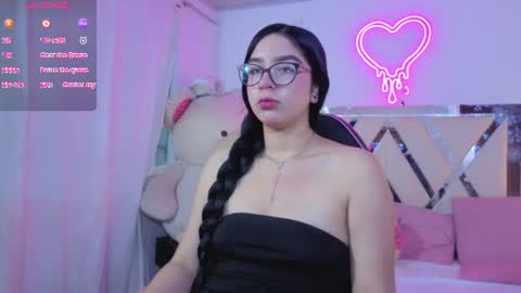 Snapshot of milah_tay chatting on 1, 7, 2026 milah_tay online show from 1, 7, 2026