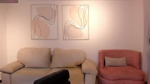 Snapshot of milalawrence_ chatting on 4, 6, 2026 Mila online show from 4, 6, 2026