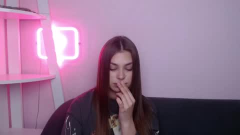 milanaangelas online show from 6, 4, 2026