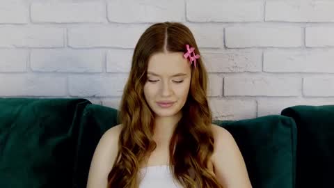 MilanaBalmain online show from 18, 2, 2025