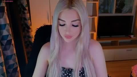 Lana online show from 7, 4, 2026