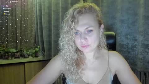Snapshot of milanna_x chatting on 12, 10, 2025 milanna_x online show from 12, 10, 2025
