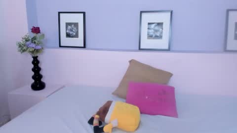 Snapshot of milarose4 chatting on 2, 1, 2025 Mila Rose online show from 2, 1, 2025