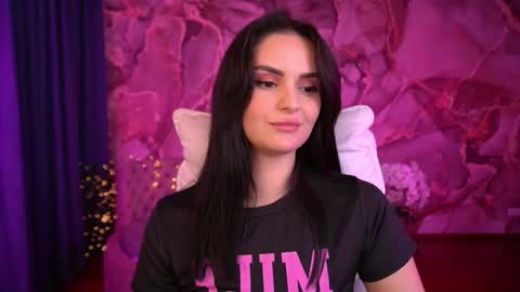 Snapshot of milashalovely chatting on 4, 10, 2025 Milasha online show from 4, 10, 2025