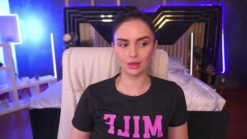 Snapshot of milashalovely chatting on 17, 10, 2025 Milasha online show from 17, 10, 2025
