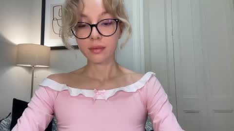 Mila online show from 11, 11, 2025