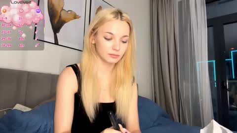 Snapshot of mildaleggette chatting on 11, 10, 2025 Millla online show from 11, 10, 2025