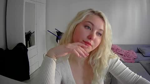 Milena new nonude shy blonde natural online show from 17, 4, 2026