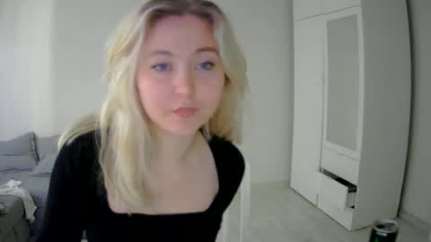 Milena new nonude shy blonde natural online show from 13, 6, 2026