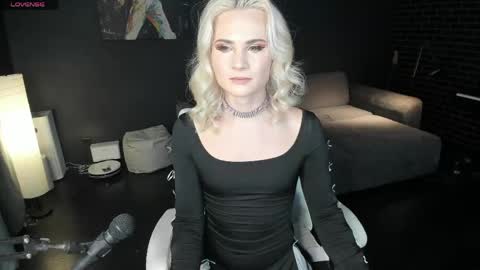 Snapshot of milena_marshmallows chatting on 4, 5, 2026 Milena online show from 4, 5, 2026