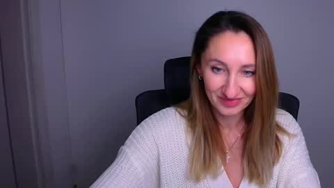 Snapshot of milena_sunny_ chatting on 18, 12, 2025 Milena online show from 18, 12, 2025