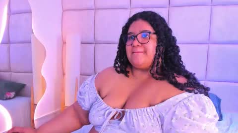 Snapshot of miley_colins0 chatting on 11, 11, 2025 Miley online show from 11, 11, 2025