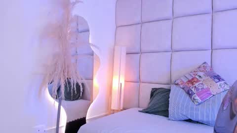 Snapshot of miley_colins0 chatting on 14, 11, 2025 Miley online show from 14, 11, 2025