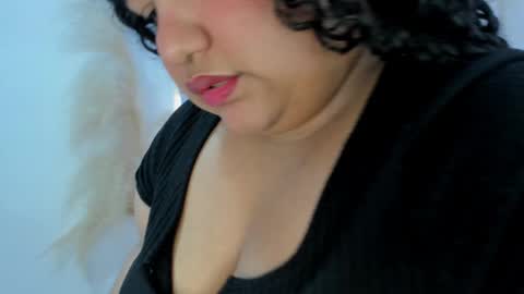 Snapshot of miley_colins0 chatting on 25, 11, 2025 Miley online show from 25, 11, 2025