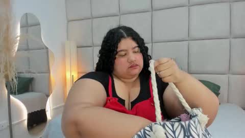 Snapshot of miley_colins0 chatting on 2, 12, 2025 Miley online show from 2, 12, 2025