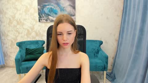 Snapshot of mileygloss chatting on 4, 2, 2025 mileygloss online show from 4, 2, 2025