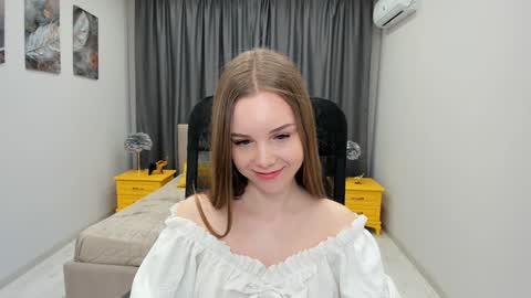 Snapshot of mileygloss chatting on 8, 2, 2025 mileygloss online show from 8, 2, 2025