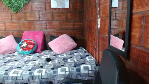 Snapshot of milf_fantassy chatting on 13, 9, 2025 Ana online show from 13, 9, 2025