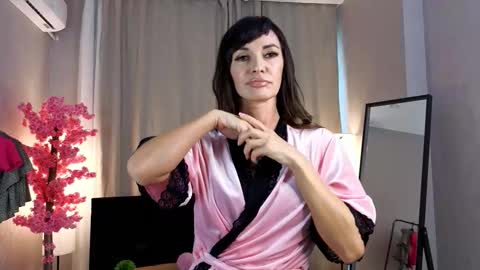 Snapshot of milf_mamyy chatting on 10, 10, 2025 Filicia online show from 10, 10, 2025