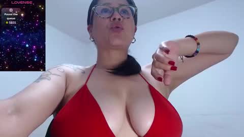 Snapshot of milfcamila367608 chatting on 25, 11, 2025 camila online show from 25, 11, 2025