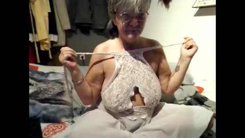 Snapshot of milfchantal chatting on 27, 9, 2025 Milfchantal online show from 27, 9, 2025