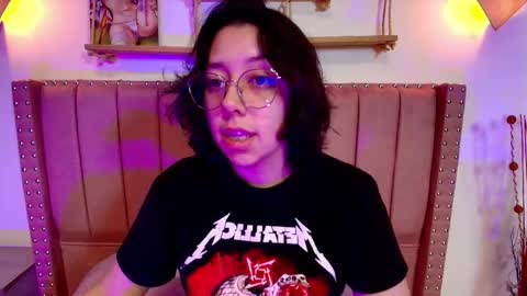 Snapshot of milie_yue chatting on 5, 11, 2025 Millie online show from 5, 11, 2025