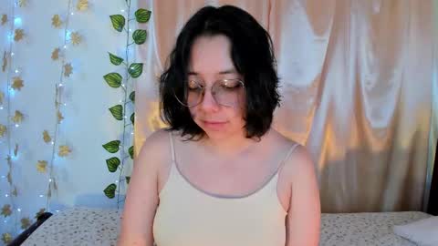 Snapshot of milie_yue chatting on 15, 11, 2025 Millie online show from 15, 11, 2025