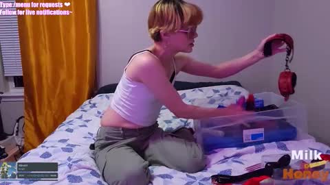 Snapshot of milkandhoneycams chatting on 9, 11, 2025 MilkandHoney online show from 9, 11, 2025