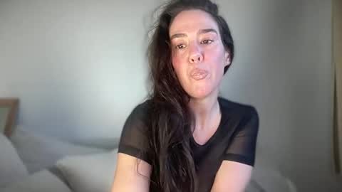 Snapshot of milkandhoneylullabies chatting on 12, 9, 2025 Milk online show from 12, 9, 2025