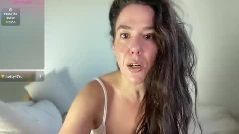 Snapshot of milkandhoneylullabies chatting on 15, 10, 2025 Milk online show from 15, 10, 2025