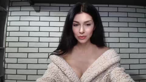 milla bella online show from 5, 12, 2025