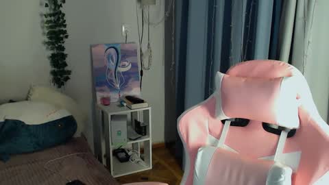 Snapshot of millapoolys chatting on 2, 12, 2024 Milla online show from 2, 12, 2024