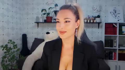 MillaXQueen online show from 7, 6, 2026
