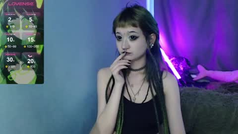 Snapshot of milten_trish chatting on 21, 4, 2026 milten_trish online show from 21, 4, 2026