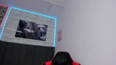 Miluu online show from 14, 2, 2025