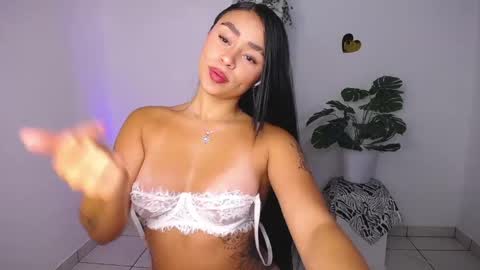 Mily Ortiz online show from 15, 4, 2026