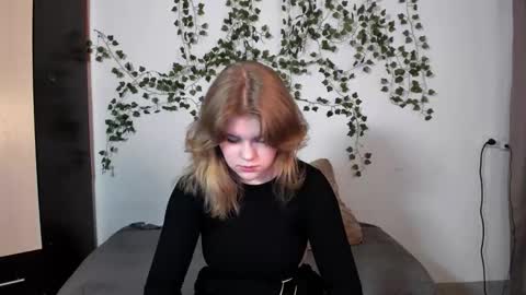 hi Im Mina  online show from 24, 2, 2025