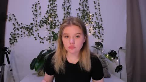 hi Im Mina  online show from 12, 3, 2025