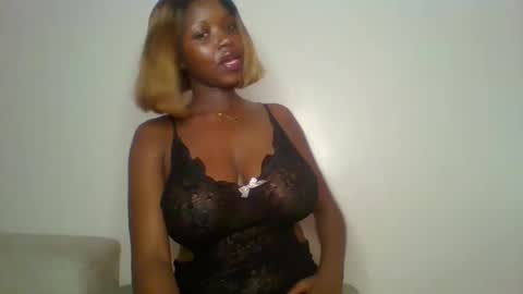 Snapshot of mini_barbie chatting on 25, 4, 2026 STRAWBERRY online show from 25, 4, 2026