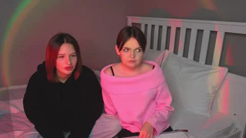 Snapshot of mini_bunny_mini chatting on 17, 9, 2025 KarinaLeila online show from 17, 9, 2025