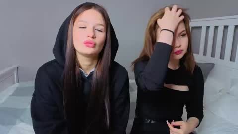 Snapshot of mini_bunny_mini chatting on 15, 10, 2025 KarinaLeila online show from 15, 10, 2025