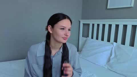 Snapshot of mini_bunny_mini chatting on 24, 10, 2025 KarinaLeila online show from 24, 10, 2025