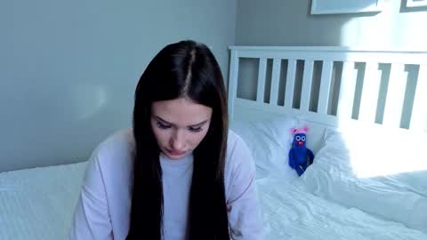 Snapshot of mini_bunny_mini chatting on 27, 10, 2025 KarinaLeila online show from 27, 10, 2025